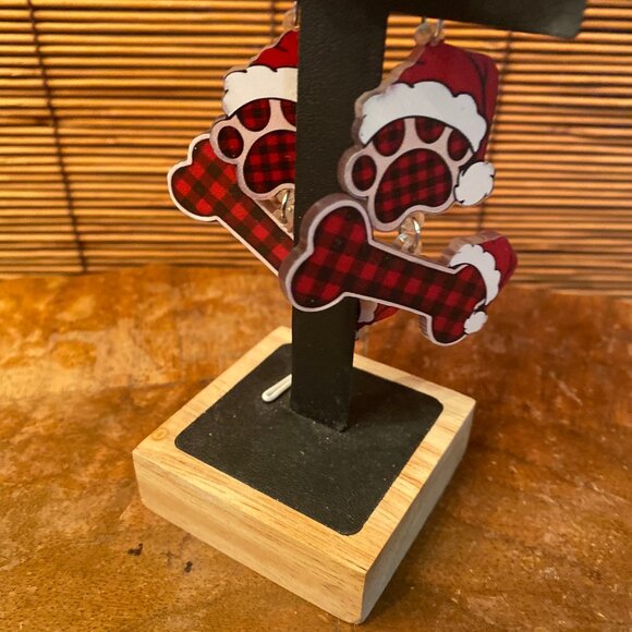 NWT Acrylic Christmas Holiday Plaid Paws & Bone Pierced Dangle Earrings - Picture 2 of 2